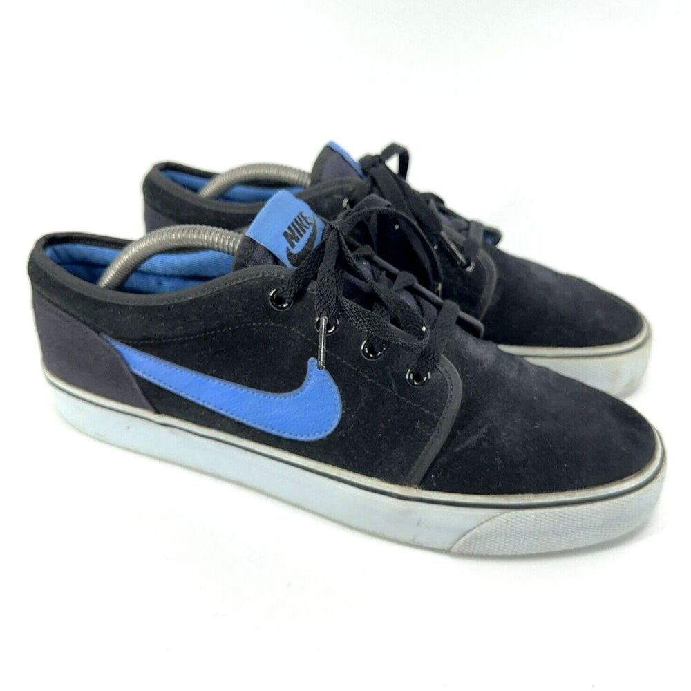 Nike Men's 10.5 / 44.5 Toki Low SB Skate Shoes Sneakers Black White 555270-044